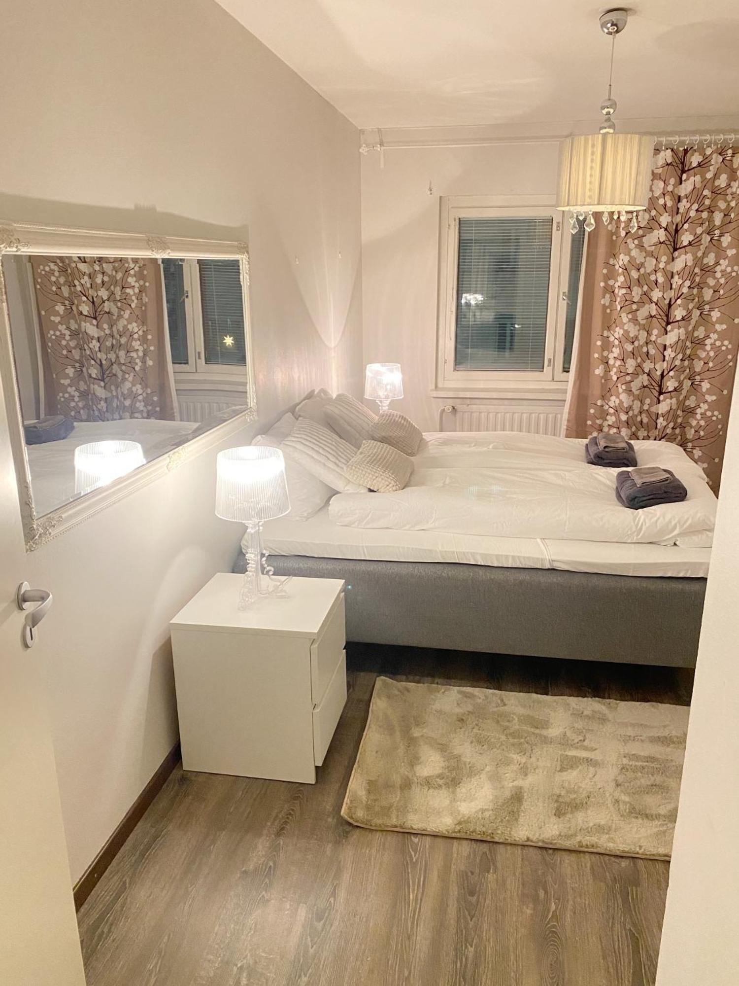 רובניימי Spacious Home In Heart Of City מראה חיצוני תמונה