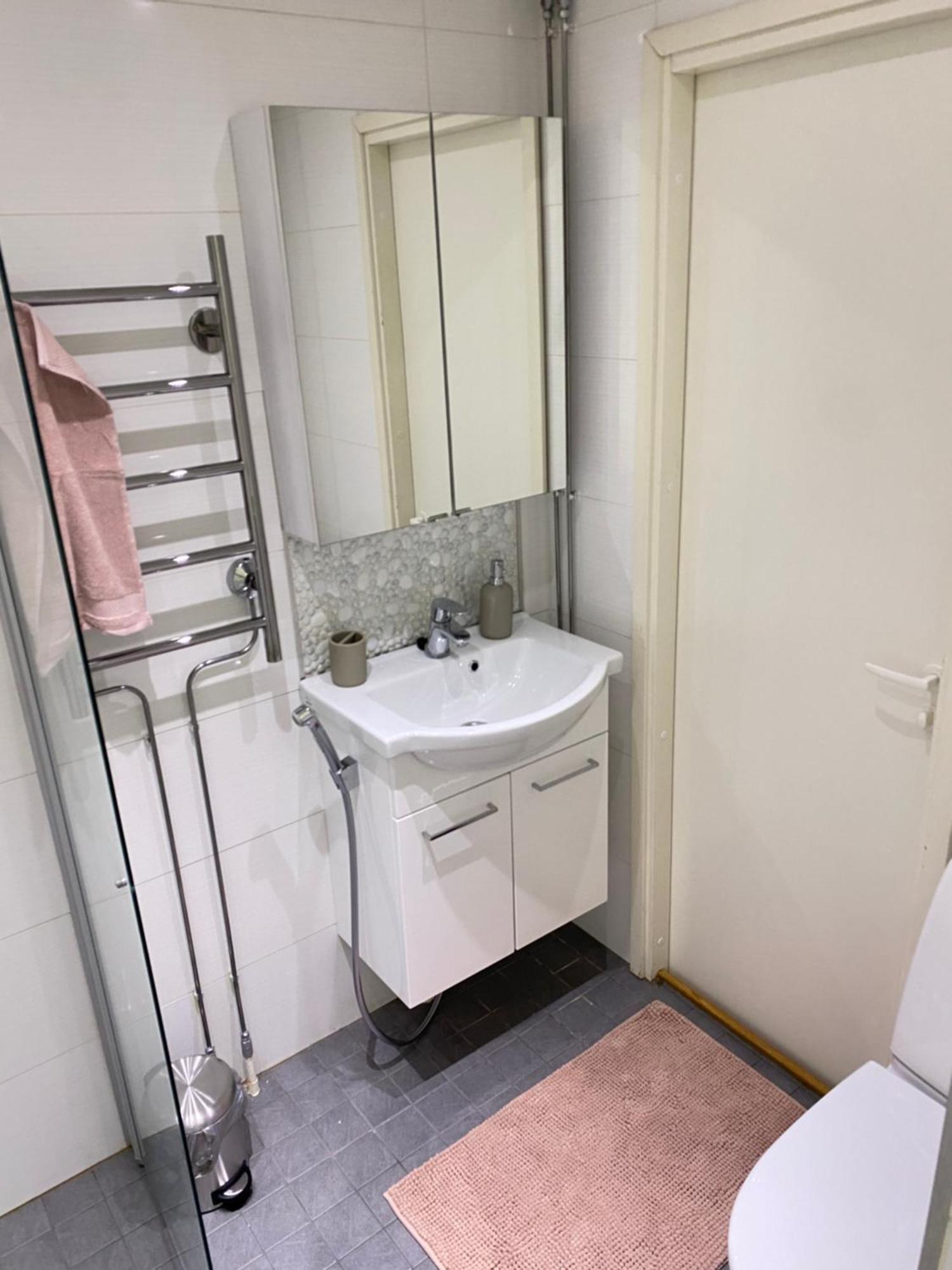 רובניימי Spacious Home In Heart Of City מראה חיצוני תמונה