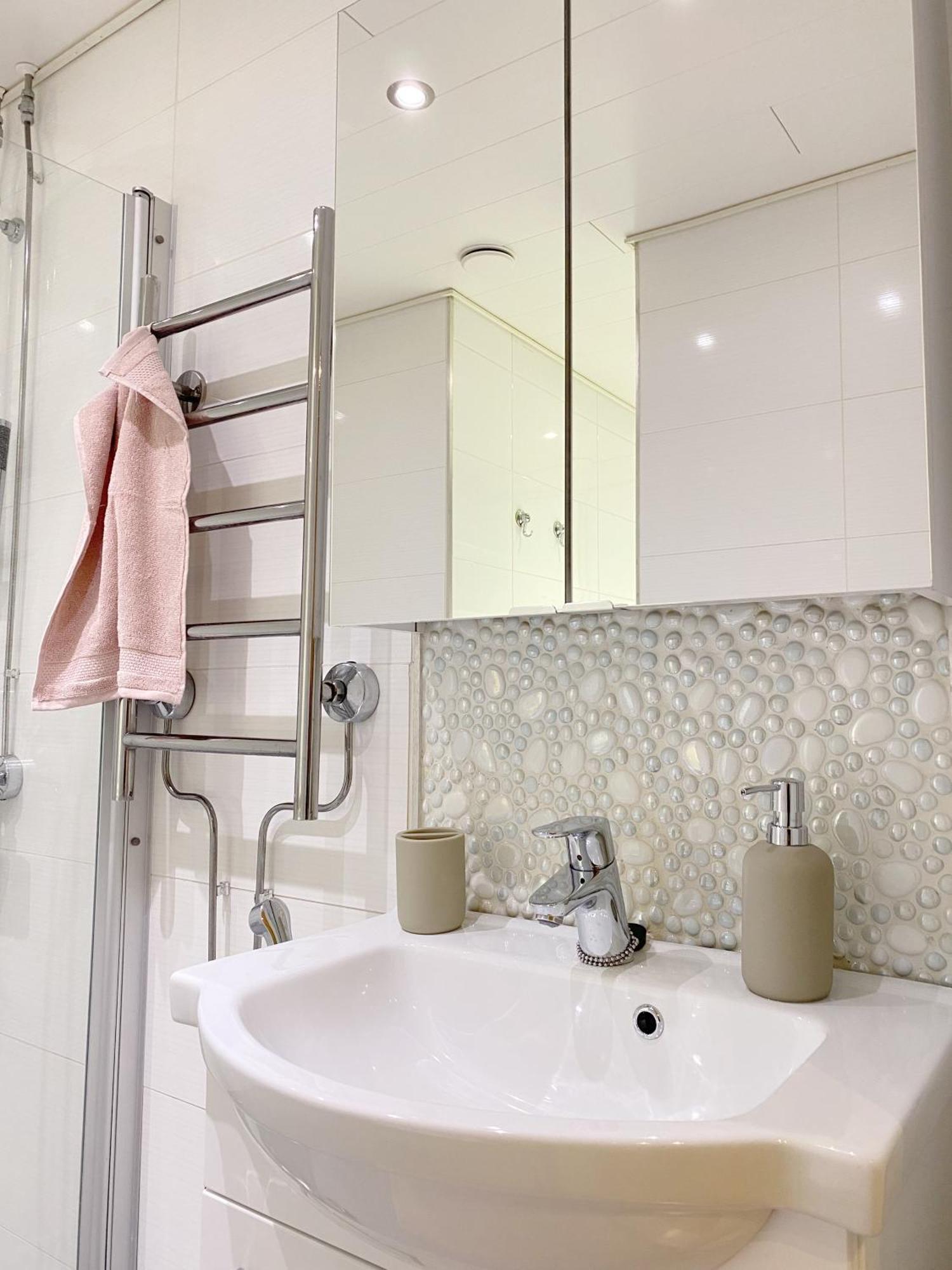 רובניימי Spacious Home In Heart Of City מראה חיצוני תמונה